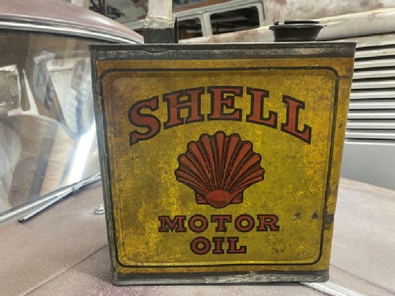 Early Shell oil can